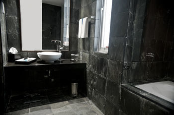 Ocean Edge Suites & Hotel Colombo