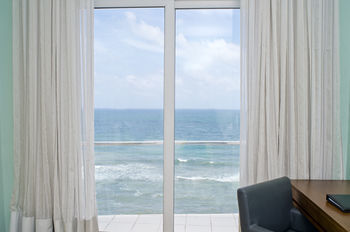 Ocean Edge Suites & Hotel Colombo