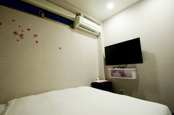 Holiday Fun - Hostel