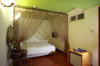 Romance Hostel