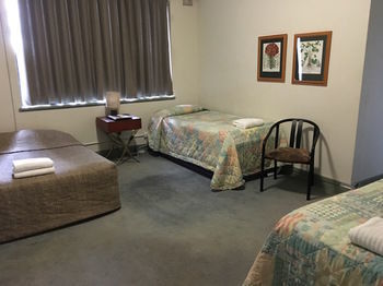 Amaroo Hotel