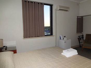 Amaroo Hotel