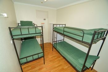 Youth Shack Backpackers - Hostel