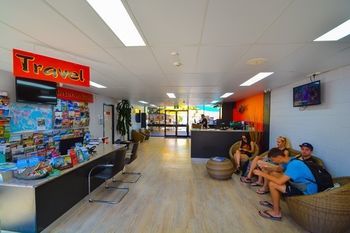 Youth Shack Backpackers - Hostel