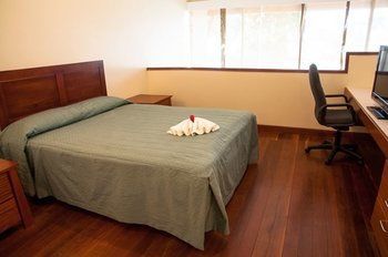 Huon Gulf Hotel & Apartments