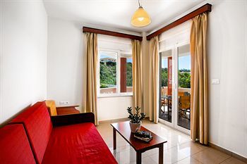 Aparthotel Artemis Apartments