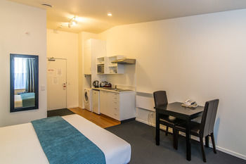 Gilmer Apartment Hotel