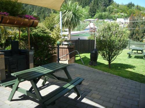 Queenstown Holiday Park & Motels Creeksyde