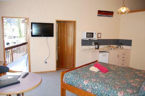 Queenstown Holiday Park & Motels Creeksyde