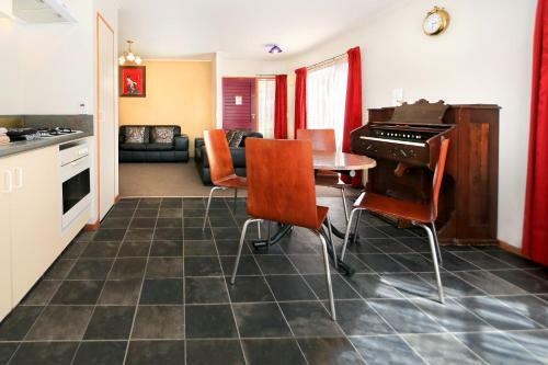 Queenstown Holiday Park & Motels Creeksyde