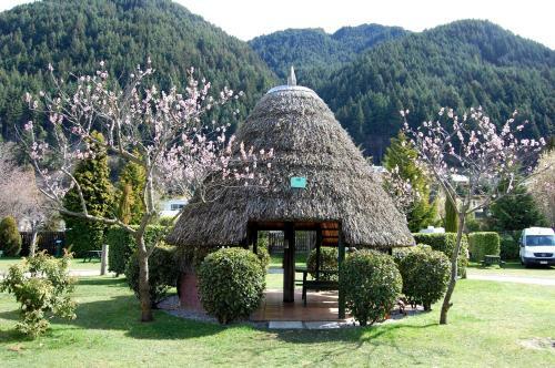 Queenstown Holiday Park & Motels Creeksyde