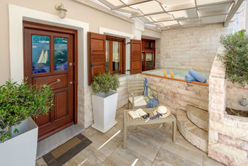 Villa Santorini Suite Home