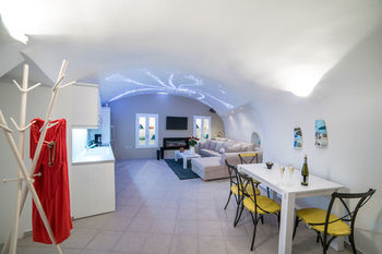 Villa Santorini Suite Home