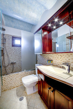 Villa Santorini Suite Home
