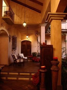Hotel La Casa Rosada