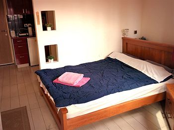 Bed & Breakfast Allenby 2