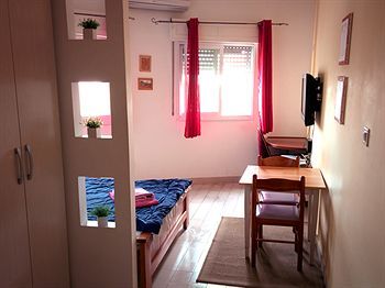 Bed & Breakfast Allenby 2