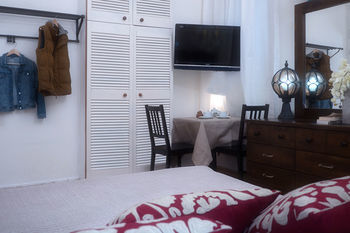 Bed & Breakfast Allenby 2