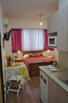 Bed & Breakfast Allenby 2