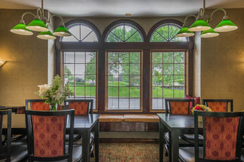 Hotel Cloverleaf Suites