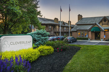 Hotel Cloverleaf Suites