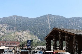 Hotel Blue Jay Lodge