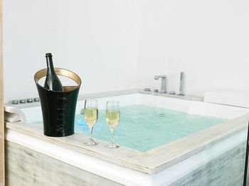 Hotel San Marino Suites