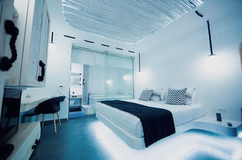 Hotel San Marino Suites