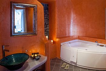 Hotel Ikastikies Suites