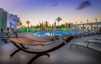 Aparthotel Nicholas Color Hotel