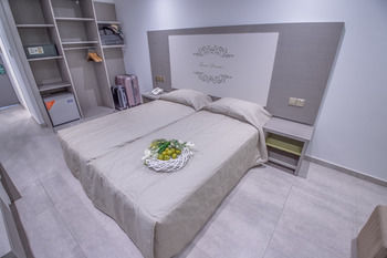 Aparthotel Nicholas Color Hotel