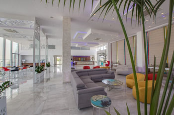 Aparthotel Nicholas Color Hotel