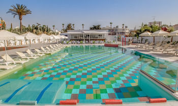 Aparthotel Nicholas Color Hotel