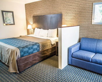 Hotel Rodeway Inn & Suites