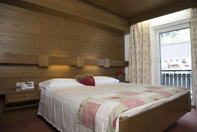 Hotel Sport Enrosadira