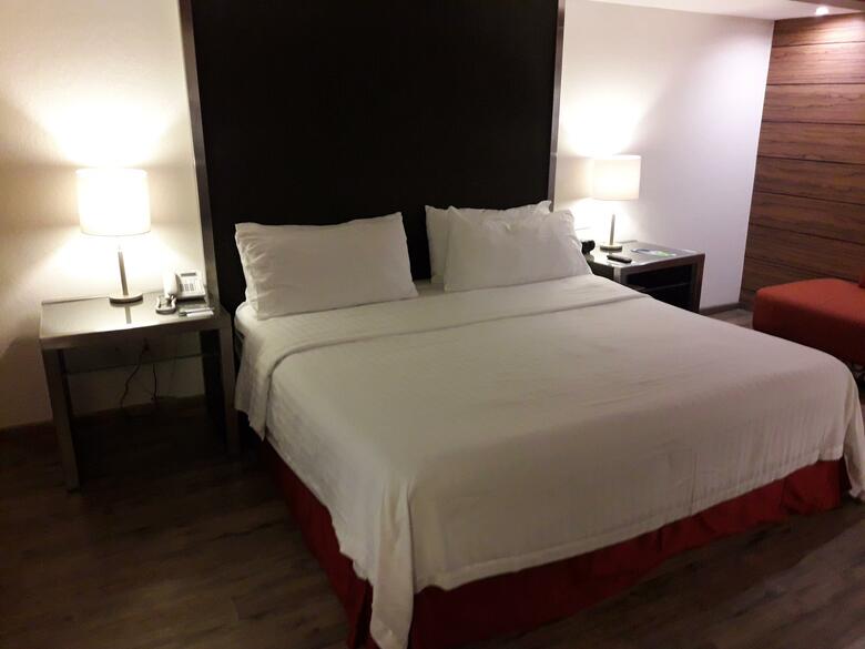 Hotel Lark