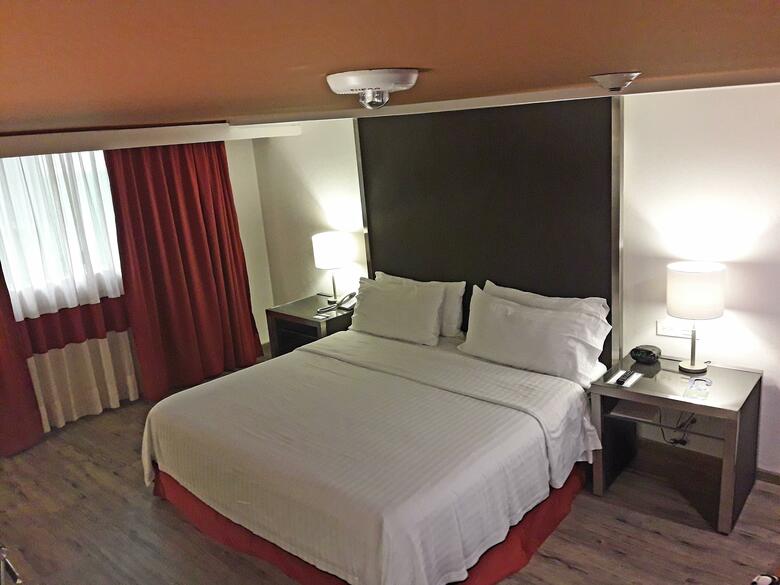 Hotel Lark