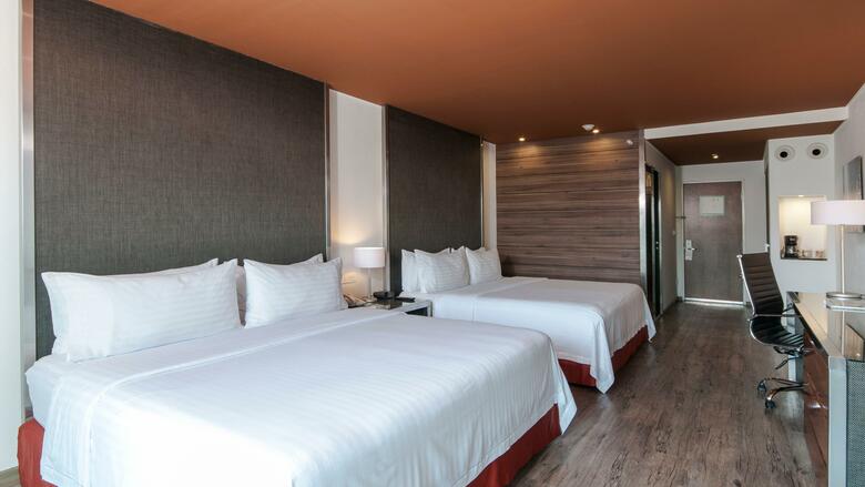 Hotel Lark