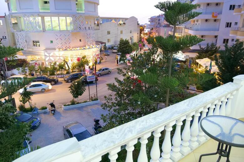 Hotel Rixhi