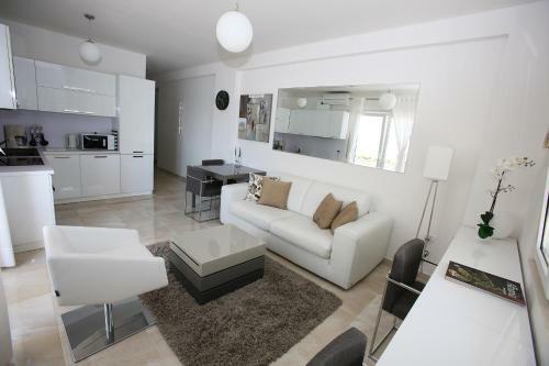White Residence Apartments