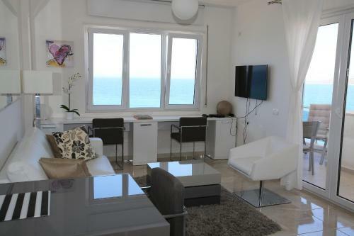 White Residence Apartments