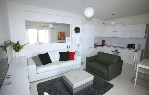 White Residence Apartments