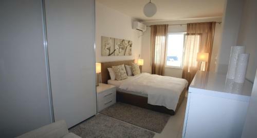 White Residence Apartments
