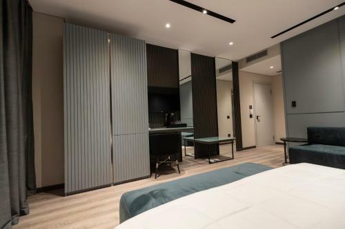 Demi Hotel