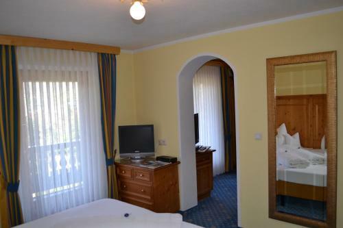 Hostal Hotel Alpenresi