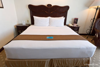 Hotel Waterfront Airport  Mactan