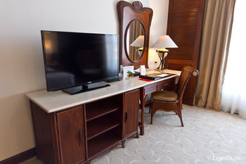 Hotel Waterfront Airport  Mactan