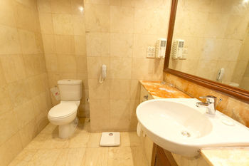 Hotel Waterfront Airport  Mactan
