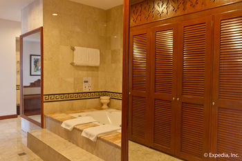 Hotel Waterfront Airport  Mactan