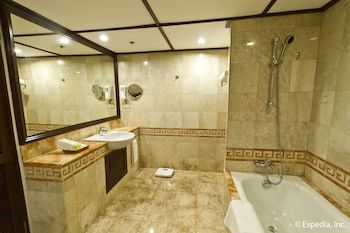 Hotel Waterfront Airport  Mactan